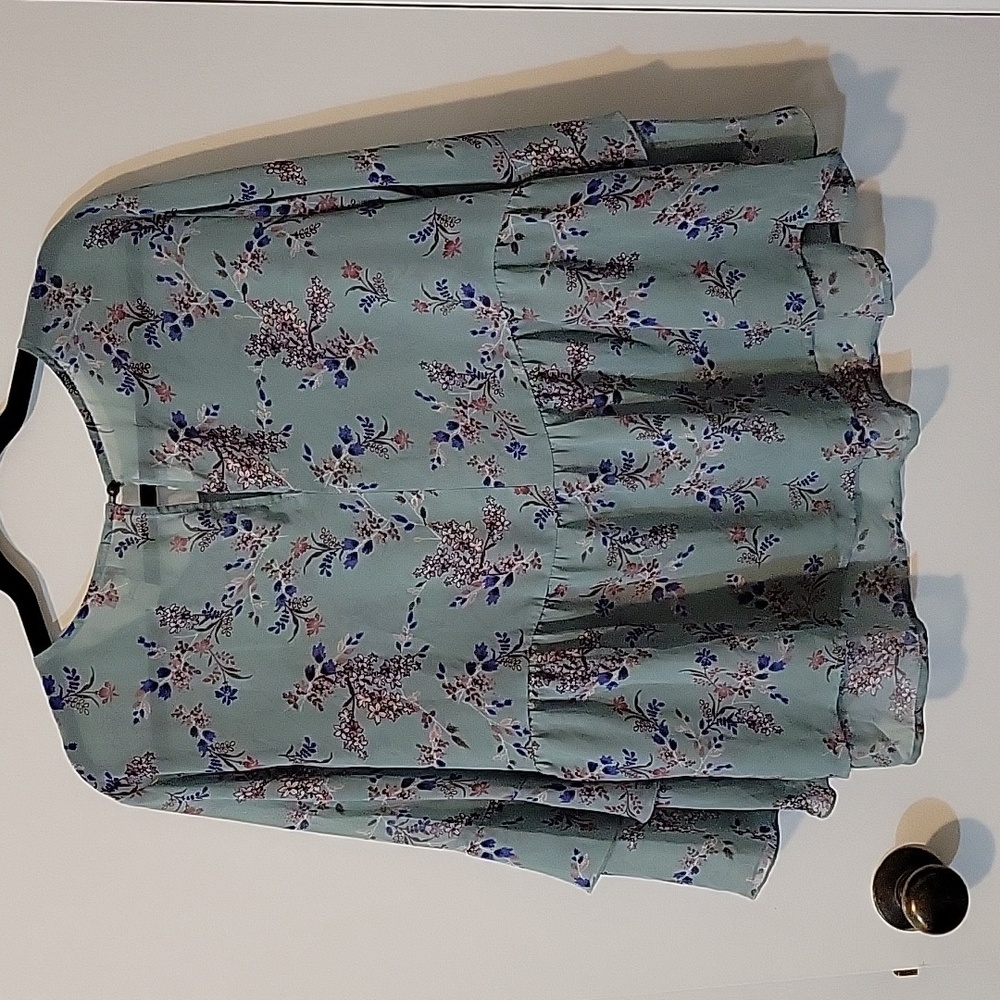Arizona Jean Company Green Bell Sleeve Sheer Floral Blouse - Picture 5 of 8